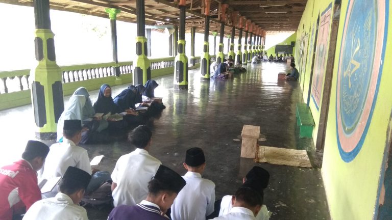 Kegiatan Siswa-Siswi Sebelum Masuk Kelas