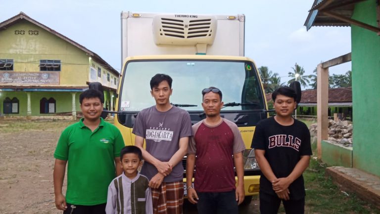 PT Great Giant Pineapple Berikan Bantuan Pisang ke Pondok Pesantren Al-Fattah